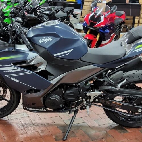 Used 2022 Kawasaki Ninja® 400 Metallic Matte Blue/Metallic Graphite Gray For Sale