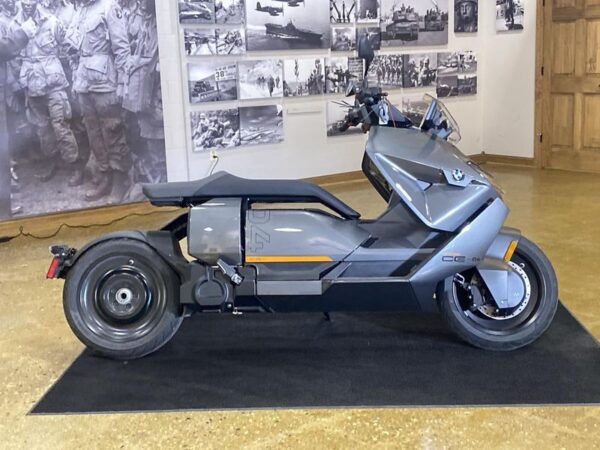 2023 BMW CE 04 - Image 2