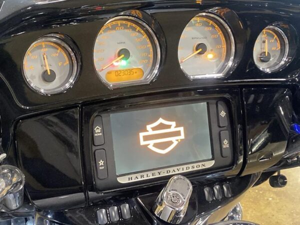 2016 Harley-Davidson® FLHXS - Street Glide® Special - Image 18