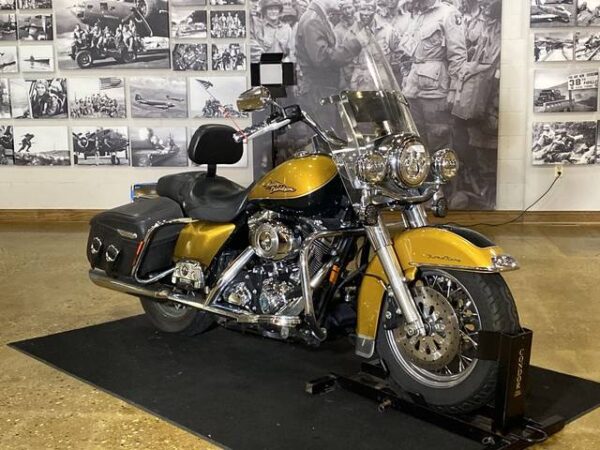 2008 Harley-Davidson® FLHRC - Road King® Classic