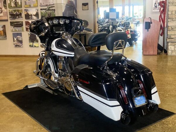 2016 Harley-Davidson® FLHXS - Street Glide® Special - Image 12