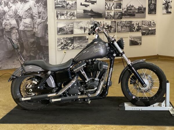 2016 Harley-Davidson® FXDB - Dyna® Street Bob® - Image 11