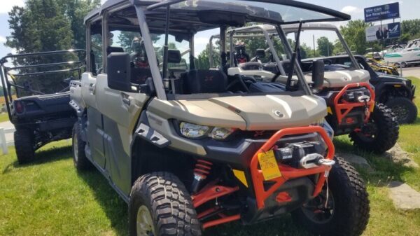 New 2023 Can-Am Defender MAX x mr HD10 - Image 11