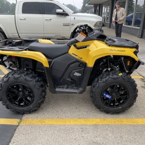 New 2023 Can-Am Outlander 700