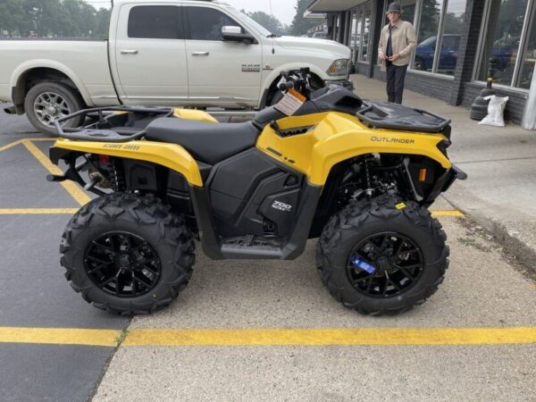 New 2023 Can-Am Outlander 700