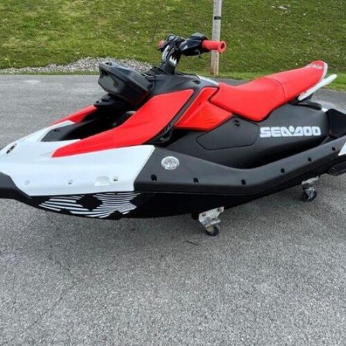 Sea-Doo Spark® Trixx™ for 3 Rotax® 900 ACE™ – 90 iBR and Audio