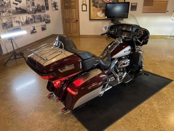 2018 Harley-Davidson® FLHTCU - Electra Glide® Ultra Classic® - Image 4