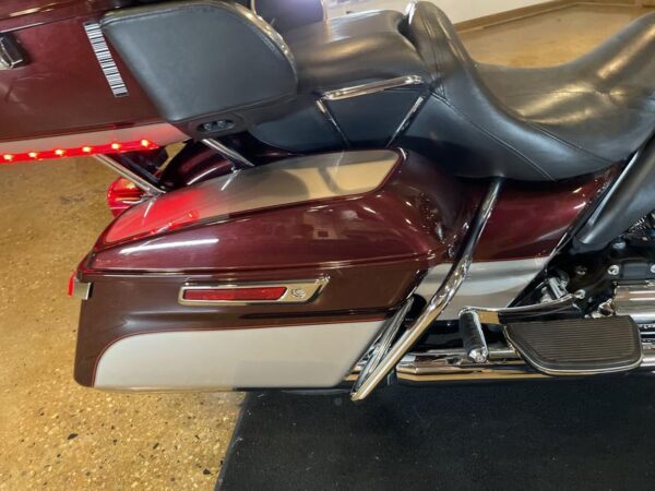 2018 Harley-Davidson® FLHTCU - Electra Glide® Ultra Classic® - Image 5