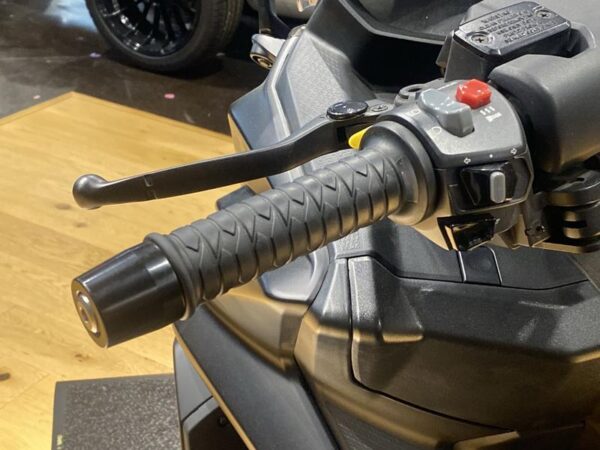 2022 KYMCO #AK550 - Image 9
