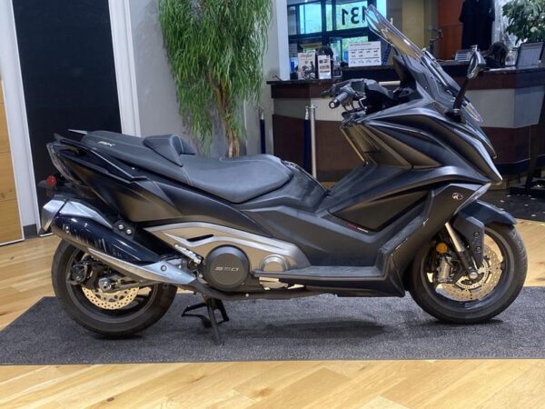2022 KYMCO #AK550