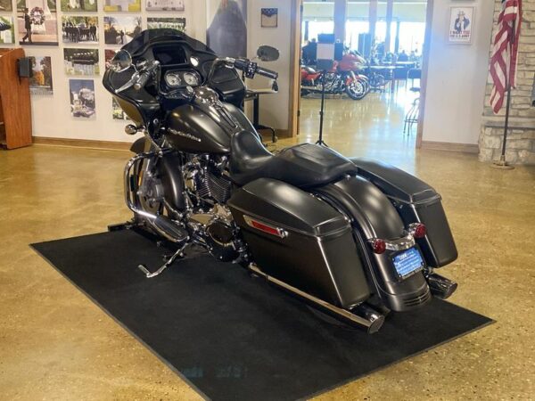 2020 Harley-Davidson® FLTRX - Road Glide® - Image 10