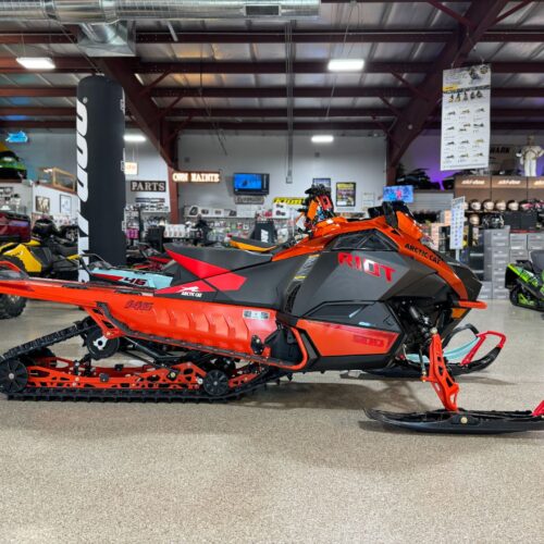 2024 LYNX Rave RE 850 E-TEC Ice Ripper XT 1.25 M.S. / E.S. w/ 10.25 in. Touchscreen