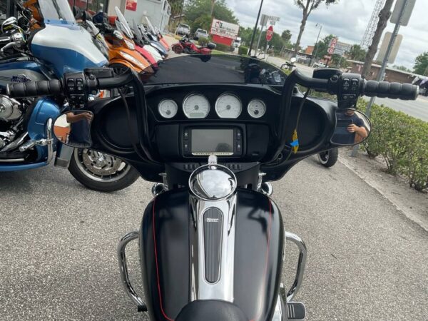 2015 Harley-Davidson Street Glide® Special - Image 16