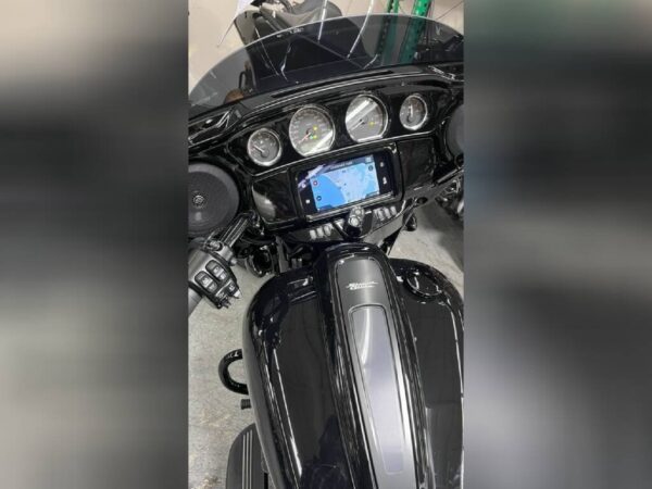 FLHXST - Street Glide® ST - Image 3