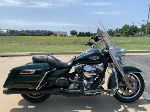 2015 Harley-Davidson® Road King® Classic - Image 2