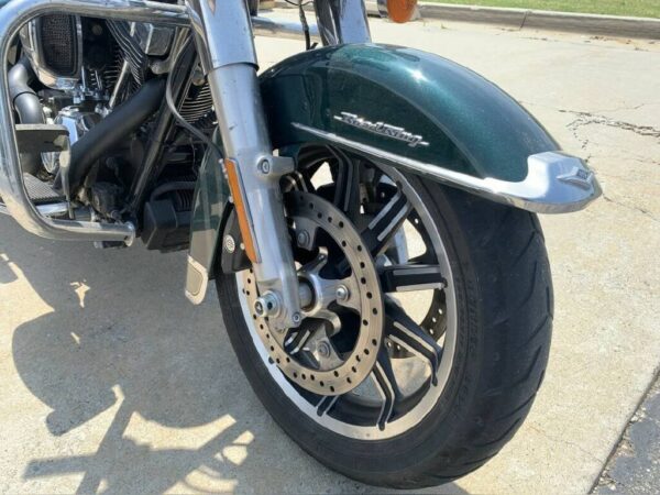 2015 Harley-Davidson® Road King® Classic - Image 3
