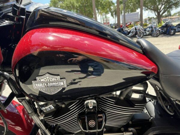 2021 Harley-Davidson® FLTRXS - Road Glide® Special - Image 14