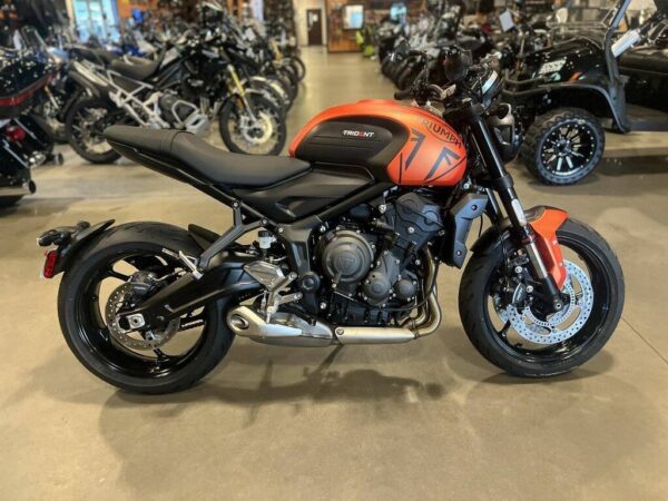 2023 Triumph Trident 660 Matte Baja Orange / Matte Storm Grey