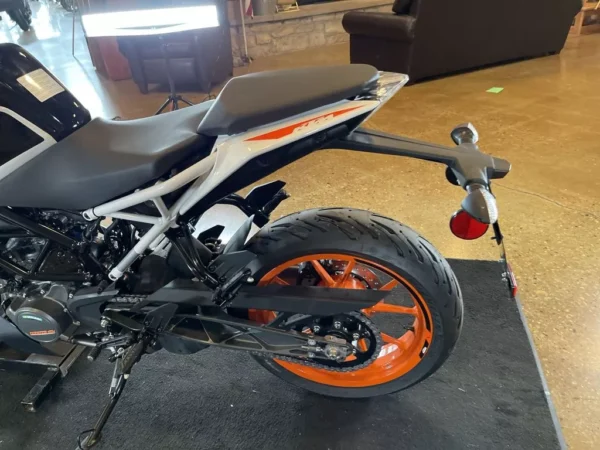 2022 KTM 200 Duke - Image 9