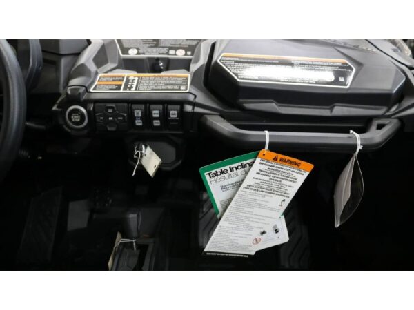 2024 Can-Am Commander MAX X MR - Image 9