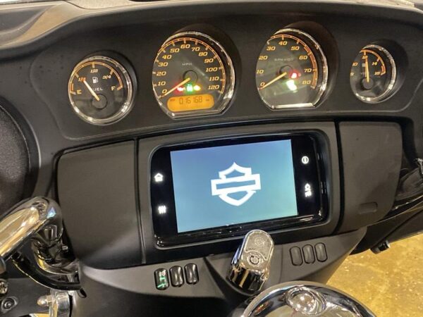 2021 Harley-Davidson® FLHTCUTG - Tri Glide® Ultra - Image 7
