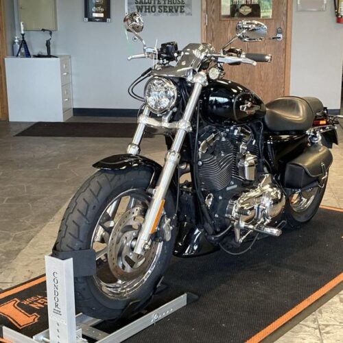 2015 Harley-Davidson® XL1200C – Sportster® 1200 Custom