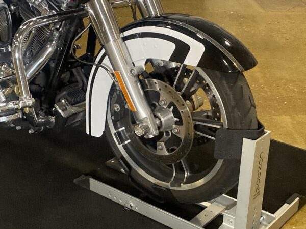 2016 Harley-Davidson® FLHXS - Street Glide® Special - Image 2