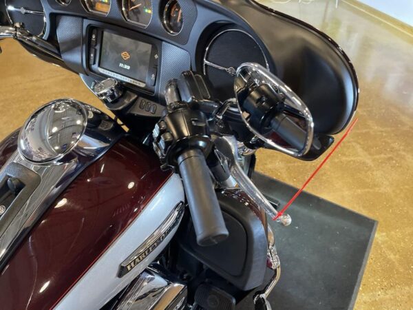 2018 Harley-Davidson® FLHTCU - Electra Glide® Ultra Classic® - Image 9