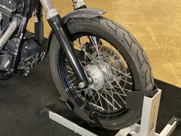 2016 Harley-Davidson® FXDB - Dyna® Street Bob® - Image 13