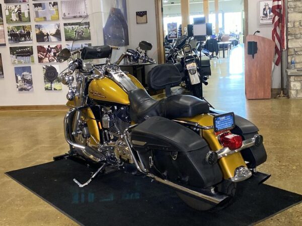 2008 Harley-Davidson® FLHRC - Road King® Classic - Image 3