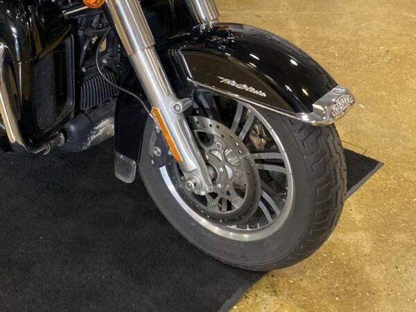 2021 Harley-Davidson® FLHTCUTG - Tri Glide® Ultra - Image 15