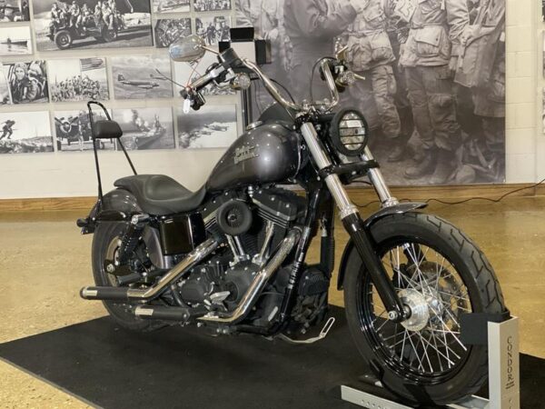2016 Harley-Davidson® FXDB - Dyna® Street Bob® - Image 15