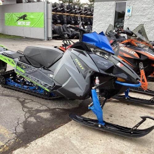 Used 2020 Arctic Cat® Snowmobile Riot 8000 146″/1.60″