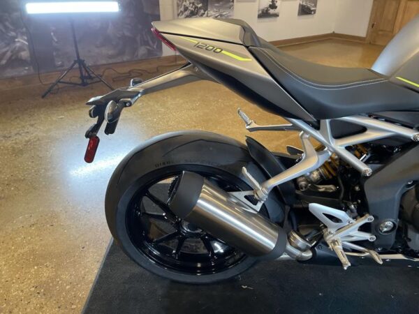 2023 Triumph 1200 RS - Image 11